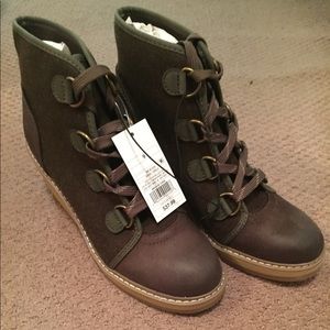 Merona wedge boots NIB sz 9